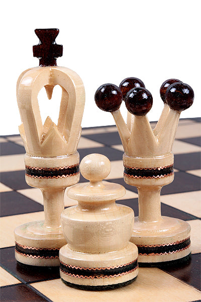Jeu d'Echecs ROYAL avec incrustations en laiton, en bois bois de sycomore, de grande taille (49 x 49cm) - Ensemble Complet - Jeu d'Echecs ROYAL avec incrustations en laiton, en bois bois de sycomore, de grande taille (49 x 49cm) - Ensemble Complet