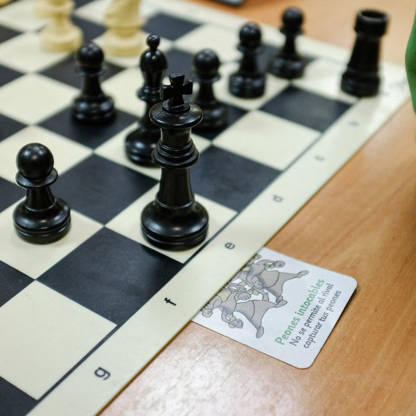 Les cartes chanceuses (Lucky cards) - les cartes cartes à jouer pour introduire la chance dans le déroulement d'une partie d'échecs. - Les cartes chanceuses (Lucky cards) - les cartes cartes à jouer pour introduire la chance dans le déroulement d'une partie d'échecs.