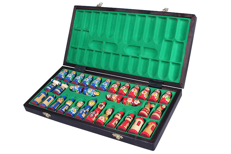 Jeu d'Echecs BABOUCHKA BLEU sculpté en bois de bouleau, de taille moyenne (42 x 42cm) - Ensemble Complet - Jeu d'Echecs BABOUCHKA BLEU sculpté en bois de bouleau, de taille moyenne (42 x 42cm) - Ensemble Complet
