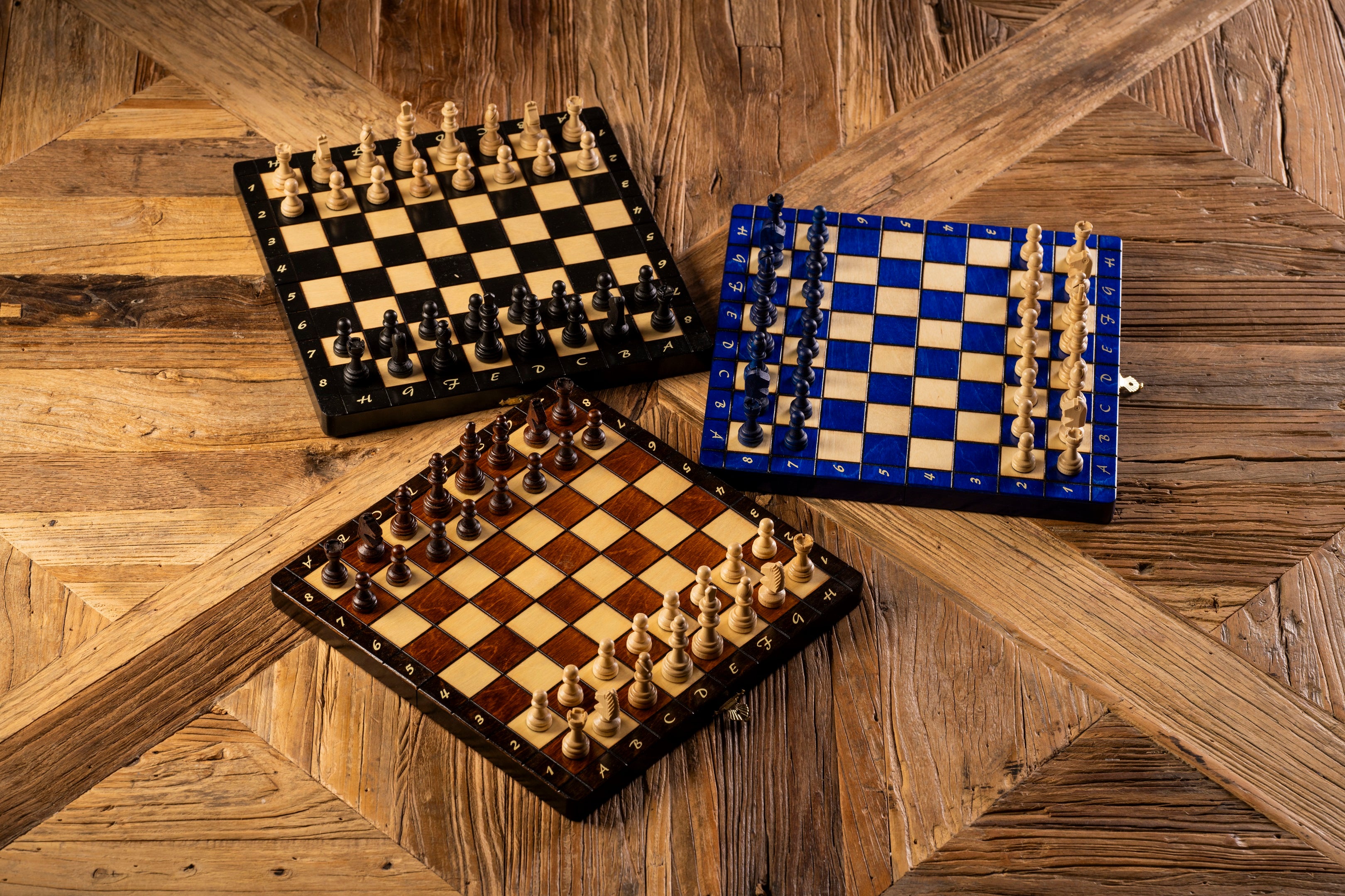 Jeu d'échecs MAGNETIQUE en bois de charme, pliant, de petite taille (28 x 28cm) - Ensemble Complet, couleur bleue - Jeu d'échecs MAGNETIQUE en bois de charme, pliant, de petite taille (28 x 28cm) - Ensemble Complet, couleur bleue