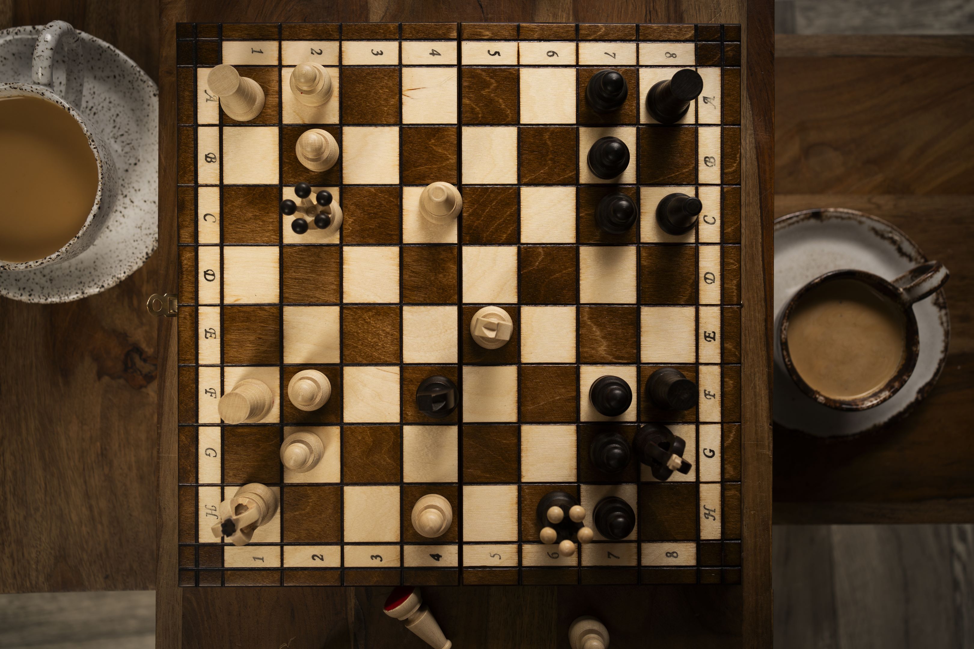 Jeu d'Echecs ROYAL MAXI en bois de charme et de hêtre, de taille moyenne (31 x 31cm) - Ensemble Complet - Jeu d'Echecs ROYAL MAXI en bois de charme et de hêtre, de taille moyenne (31 x 31cm) - Ensemble Complet