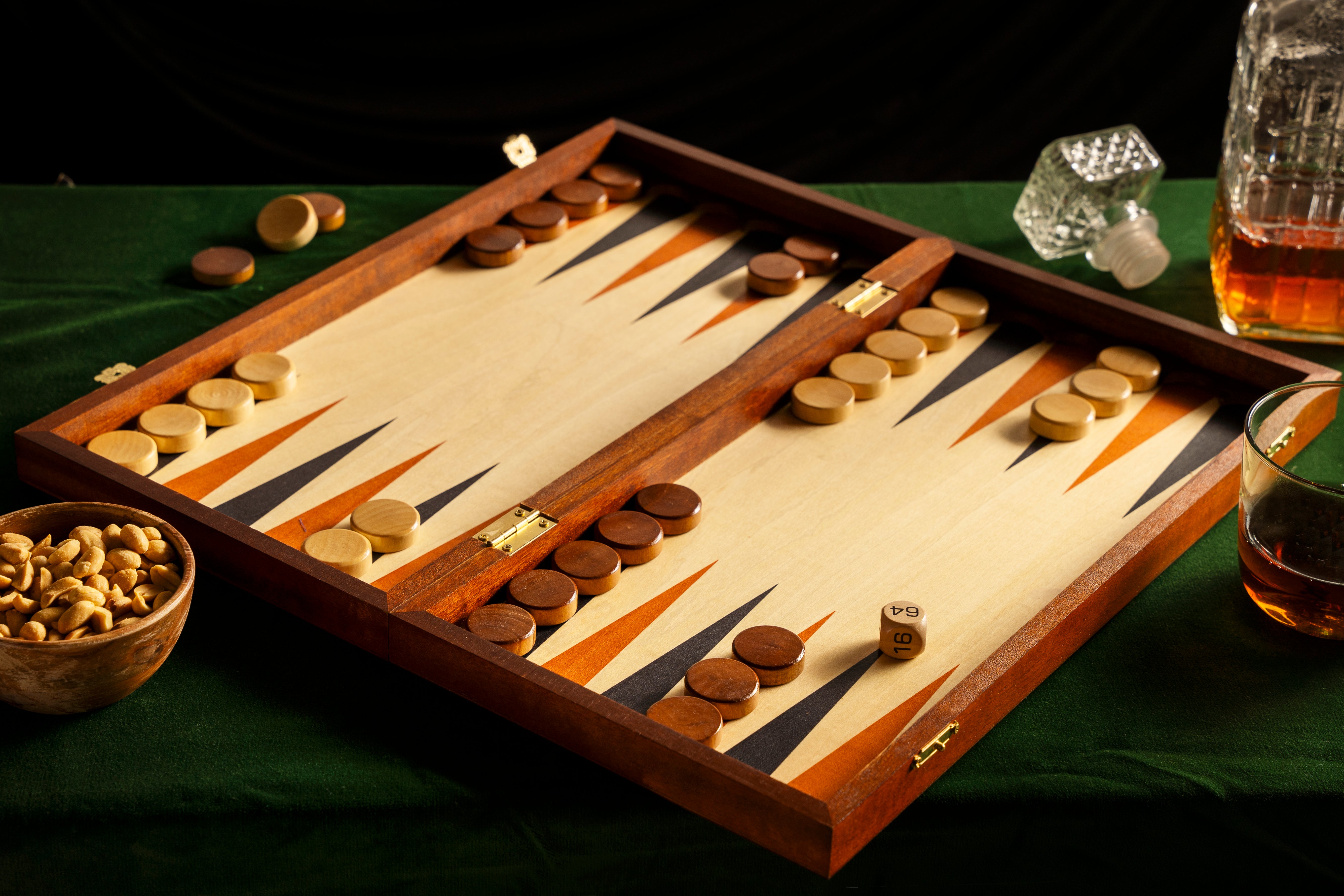 Jeu d'Echecs de Tornoi + Dames + Backgammon en bois de charme, de taille 4 (40,5 x 40,5cm) - Ensemble comprenant trois jeux pour deux joueurs - Jeu d'Echecs de Tornoi + Dames + Backgammon en bois de charme, de taille 4 (40,5 x 40,5cm) - Ensemble comprenant trois jeux pour deux joueurs