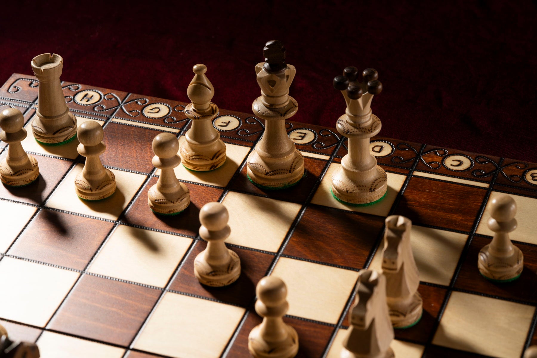 Jeu d'échecs SENATEUR en bois de charme, de taille moyenne (41 x 41cm) - Ensemble Complet - Jeu d'échecs SENATEUR en bois de charme, de taille moyenne (41 x 41cm) - Ensemble Complet