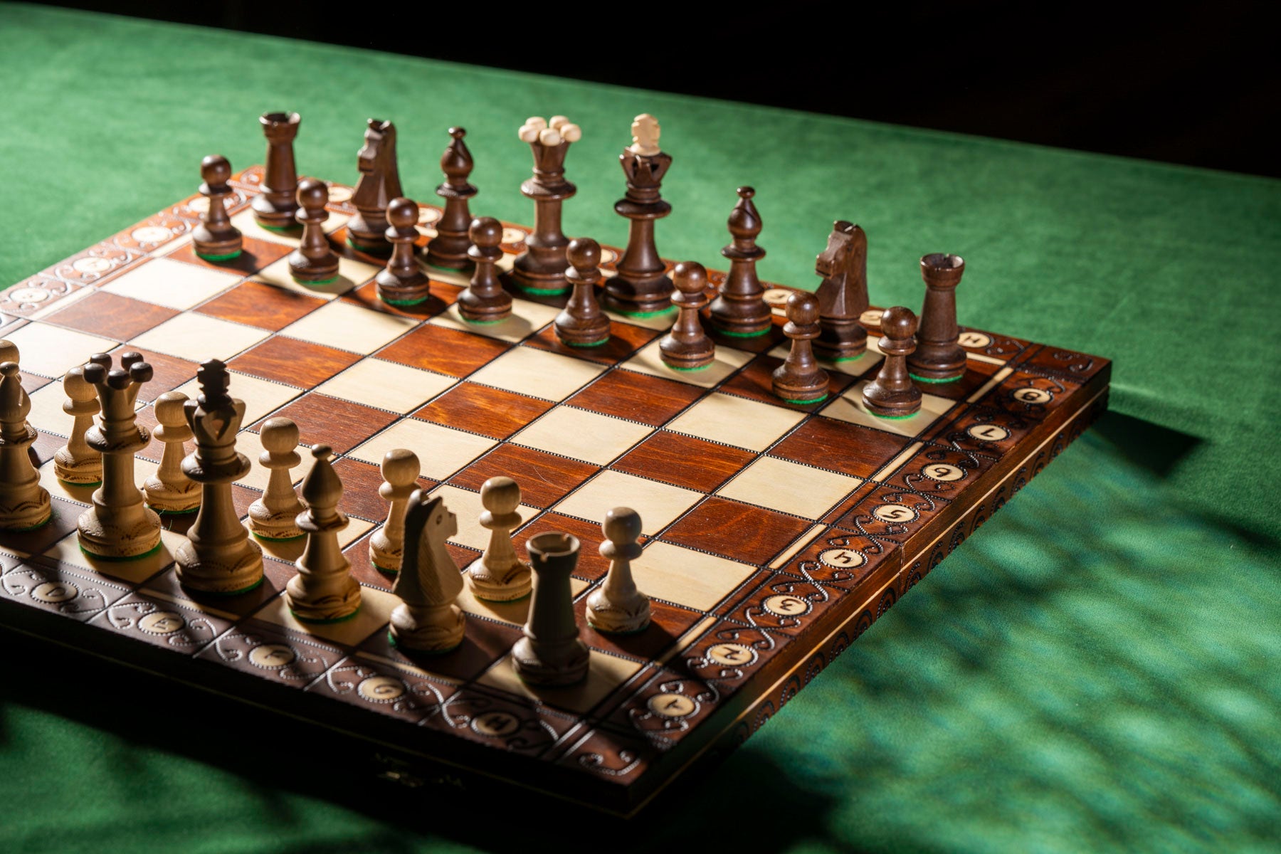 Jeu d'échecs SENATEUR en bois de charme, de taille moyenne (41 x 41cm) - Ensemble Complet - Jeu d'échecs SENATEUR en bois de charme, de taille moyenne (41 x 41cm) - Ensemble Complet