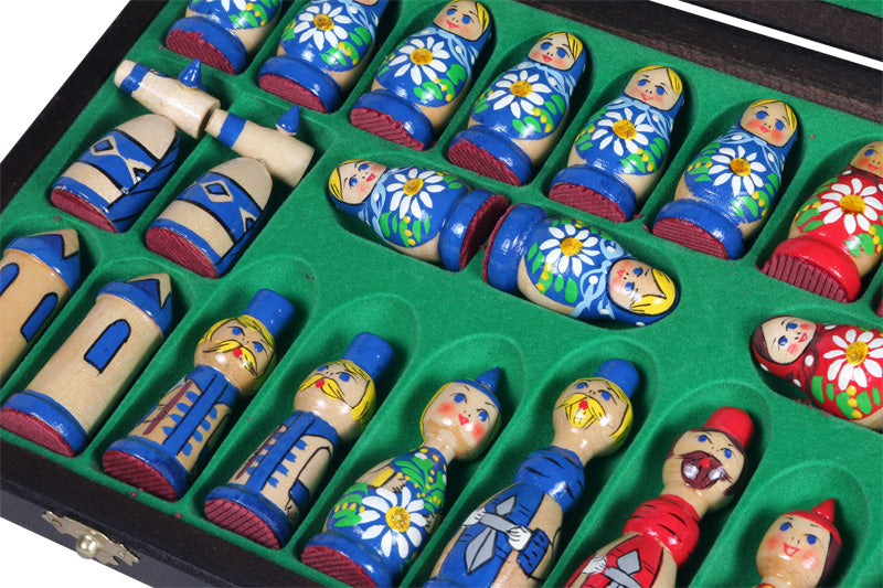Jeu d'Echecs BABOUCHKA BLEU sculpté en bois de bouleau, de taille moyenne (42 x 42cm) - Ensemble Complet - Jeu d'Echecs BABOUCHKA BLEU sculpté en bois de bouleau, de taille moyenne (42 x 42cm) - Ensemble Complet