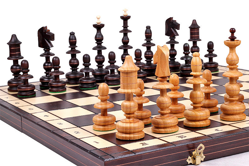 Jeu d'd'échecs POLONAIS ANCIEN en bois de cerisier sauvage, de grande taille (56 x 56 cm) - Jeu d'd'échecs POLONAIS ANCIEN en bois de cerisier sauvage, de grande taille (56 x 56 cm)