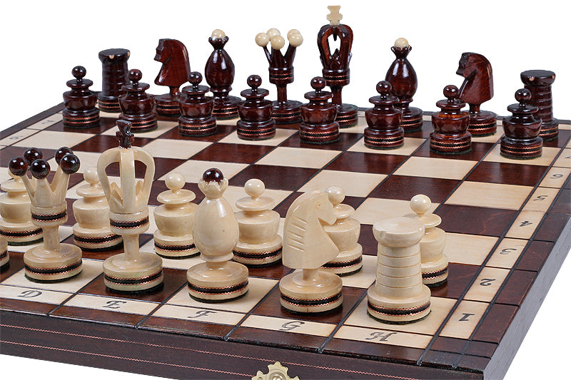 Jeu d'Echecs ROYAL avec incrustations en laiton, en bois bois de sycomore, de grande taille (49 x 49cm) - Ensemble Complet - Jeu d'Echecs ROYAL avec incrustations en laiton, en bois bois de sycomore, de grande taille (49 x 49cm) - Ensemble Complet