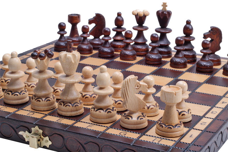 Jeu d'échecs PERLE Maron en bois de hêtre, de petite taille (29 x 29cm) - Ensemble Complet - Jeu d'échecs PERLE Maron en bois de hêtre, de petite taille (29 x 29cm) - Ensemble Complet