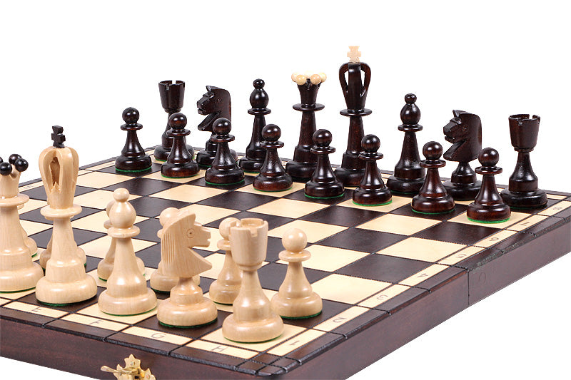 Jeu d'échecs d'AS Marron en bois de charme, de taille moyenne (41 x 41cm) - Ensemble Complet - Jeu d'échecs d'AS Marron en bois de charme, de taille moyenne (41 x 41cm) - Ensemble Complet