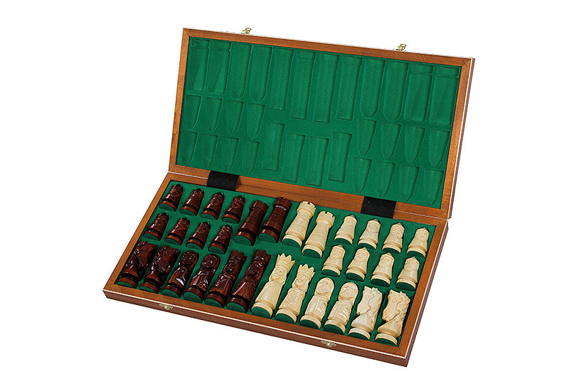 Jeu d'échecs en bois sculpté DU CHÂTEAU de grande taille (60 x 60 cm) avec l'échiquier en marqueterie de bois d'acajou et sycomore - Jeu d'échecs en bois sculpté DU CHÂTEAU de grande taille (60 x 60 cm) avec l'échiquier en marqueterie de bois d'acajou et sycomore