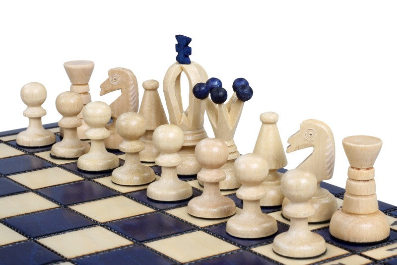Jeu d'Echecs ROYAL Blue en bois de charme, de petite taille (29 x 29cm) - Ensemble Complet - Jeu d'Echecs ROYAL Blue en bois de charme, de petite taille (29 x 29cm) - Ensemble Complet