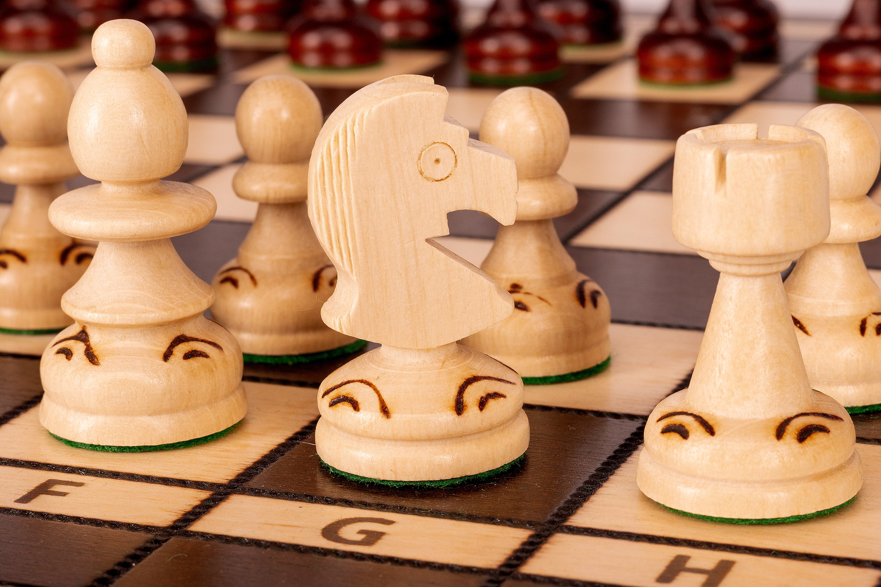 Jeu d'échecs PERLE Marron en bois de hêtre, de taille moyenne (36 x 36cm) - Ensemble Complet - Jeu d'échecs PERLE Marron en bois de hêtre, de taille moyenne (36 x 36cm) - Ensemble Complet
