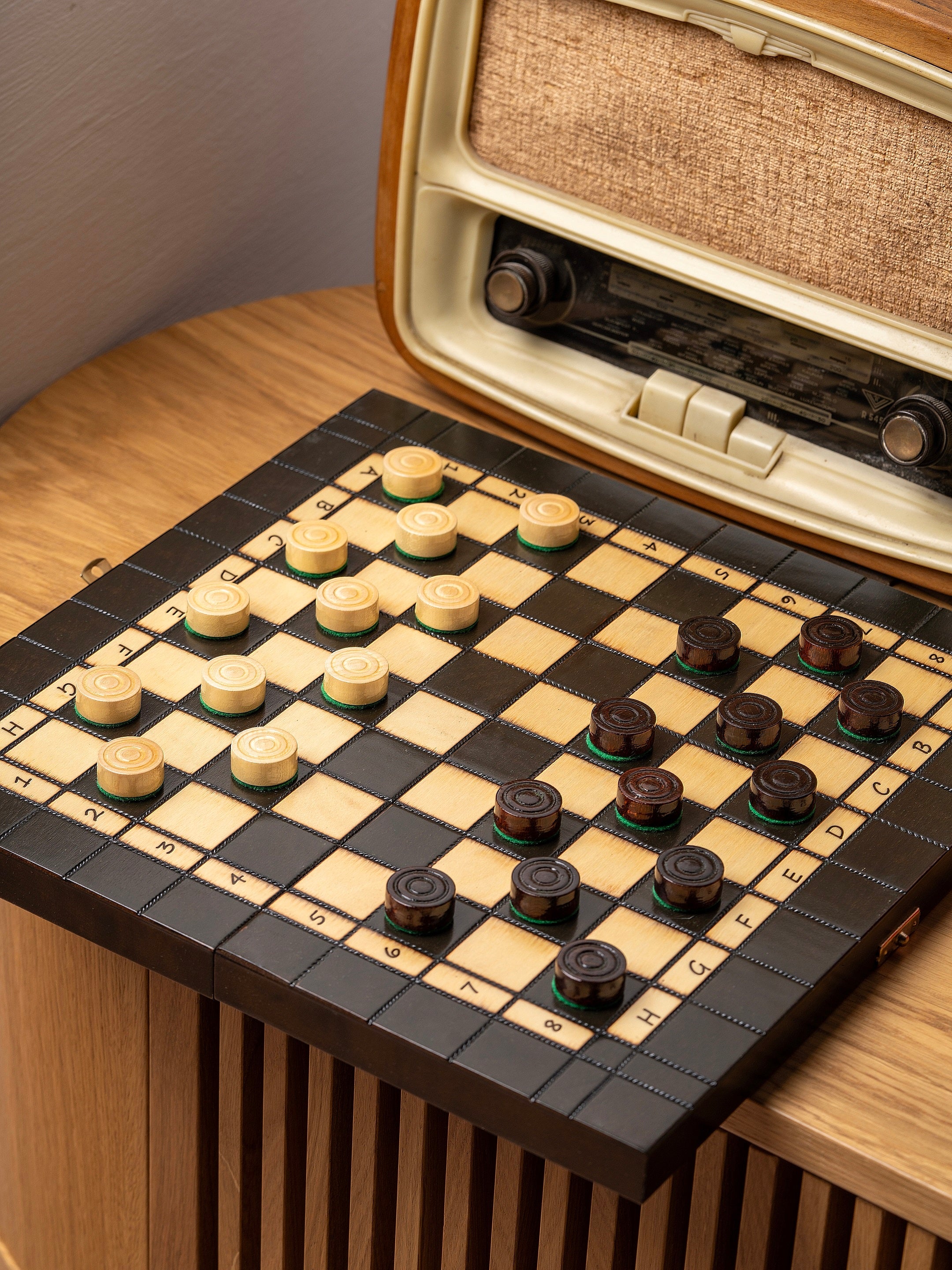 Jeu d'Echecs et de Dames Pliable en bois de charme, de petite taille (35 x 35cm) - Ensemble comprenant deux jeux pour deux joueurs - Jeu d'Echecs et de Dames Pliable en bois de charme, de petite taille (35 x 35cm) - Ensemble comprenant deux jeux pour deux joueurs