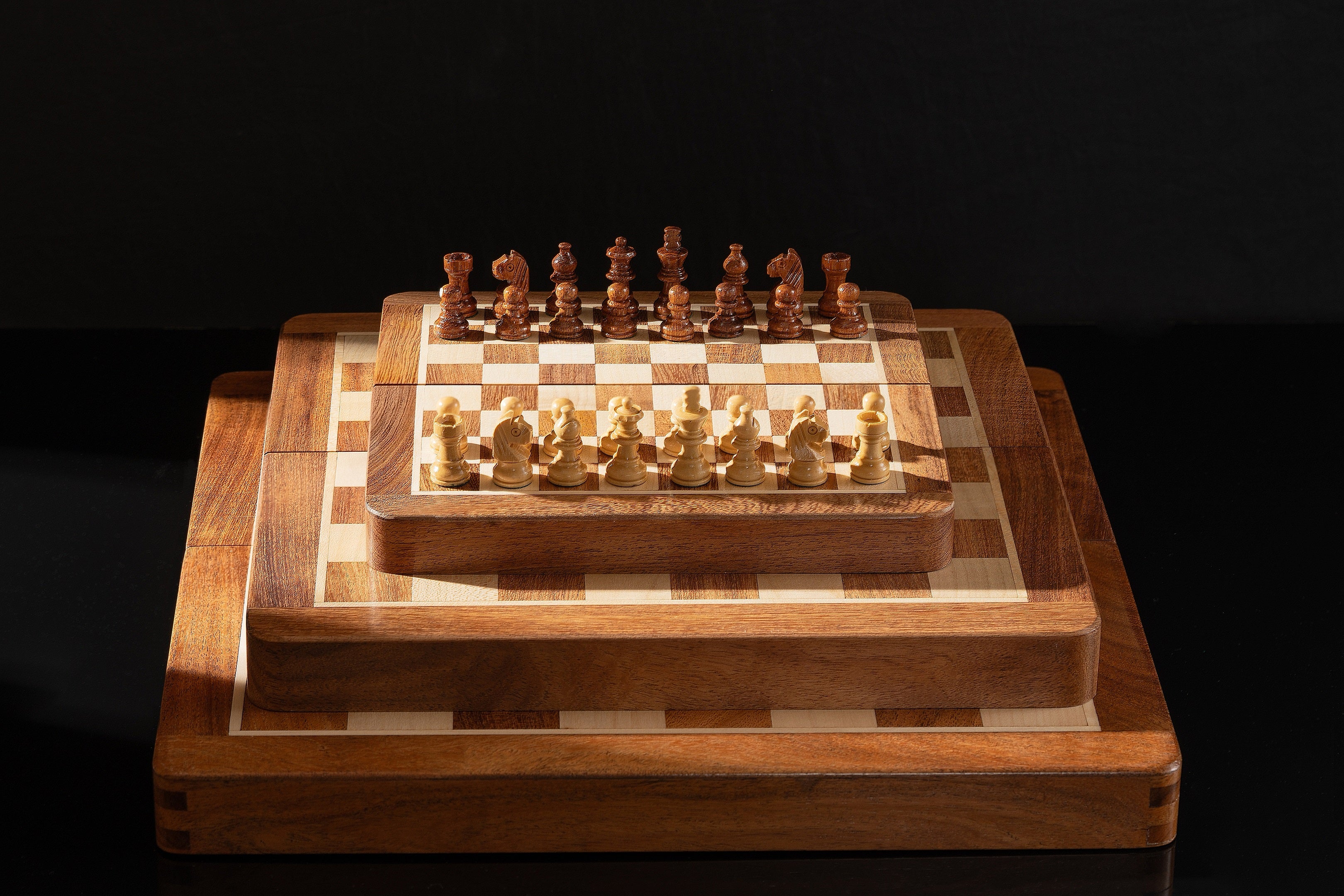 Jeu d'échecs Magnétique Pliant en bois d'acacia et buis de petite taille (18x18cm) - Jeu d'échecs Magnétique Pliant en bois d'acacia et buis de petite taille (18x18cm)