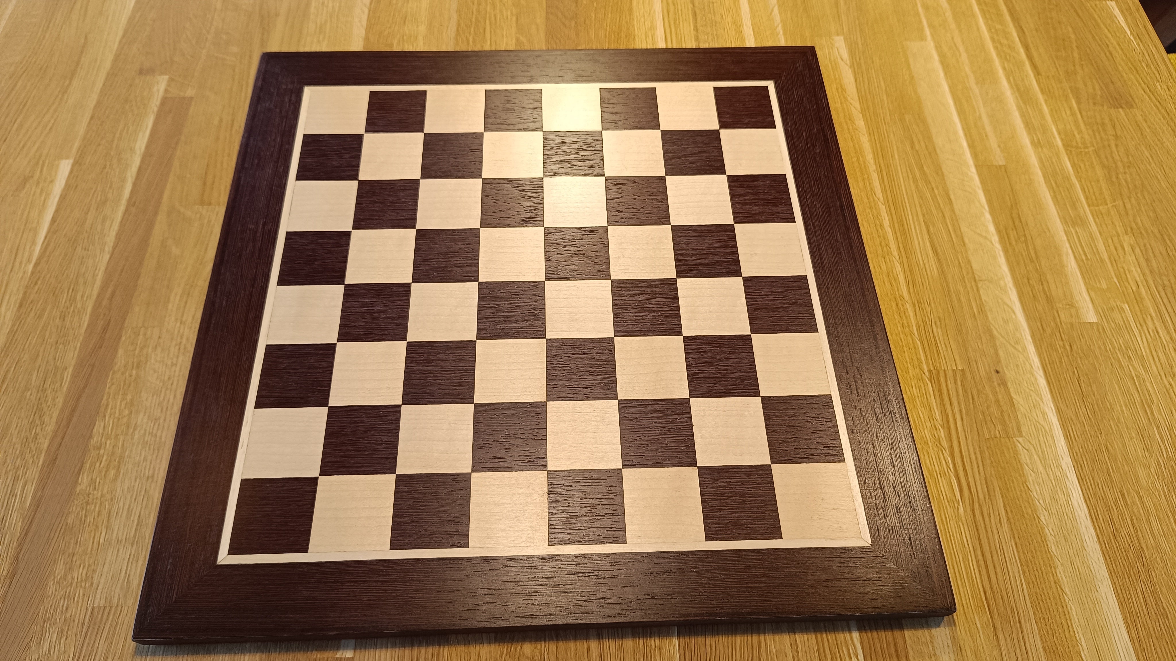 Echiquier en marqueterie de bois de wengé et sycomore - échiquier classique de Taille 4 sans coordonnées - Echiquier en marqueterie de bois de wengé et sycomore - échiquier classique de Taille 4 sans coordonnées