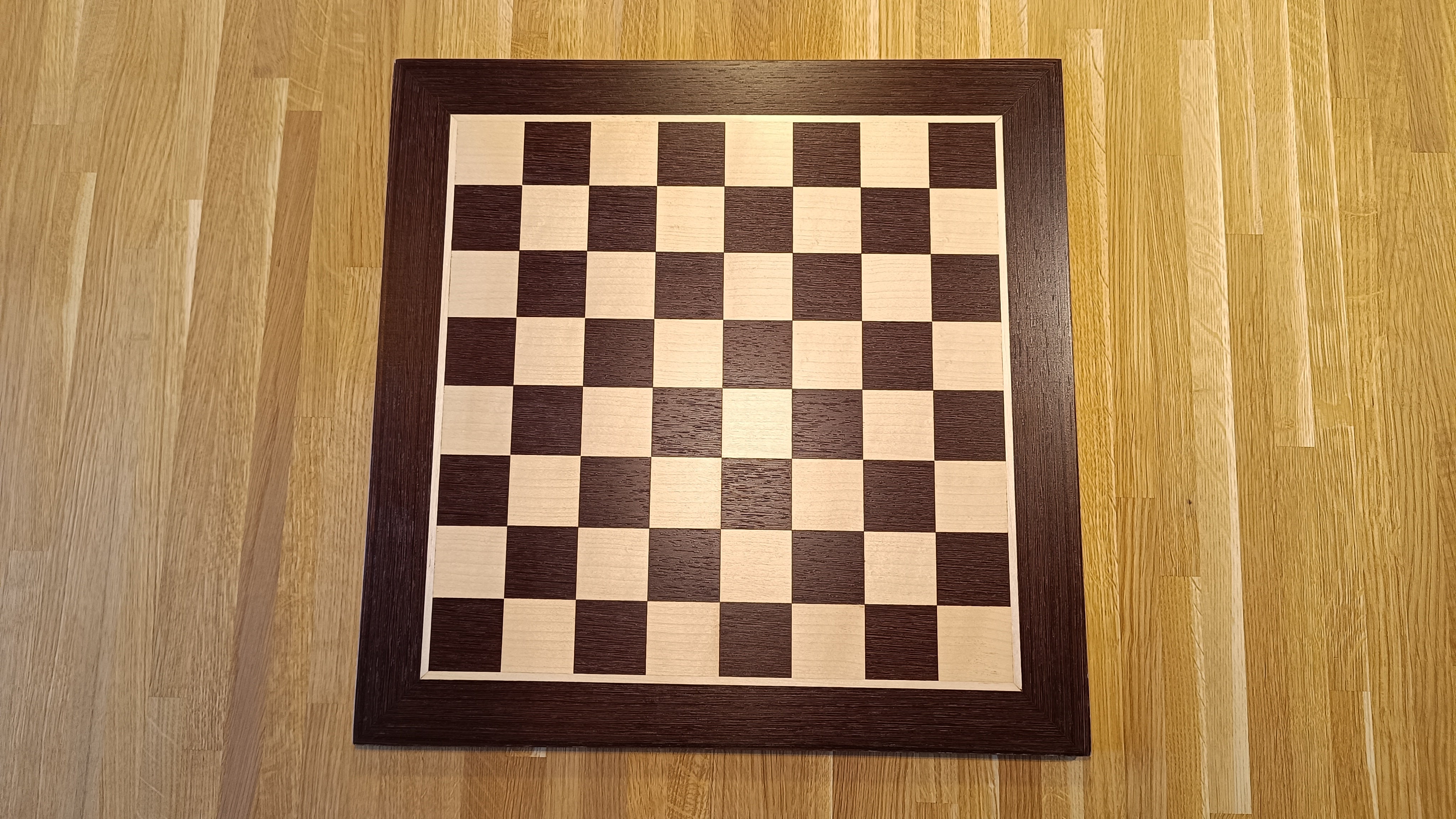 Echiquier en marqueterie de bois de wengé et sycomore - échiquier classique de Taille 4 sans coordonnées - Echiquier en marqueterie de bois de wengé et sycomore - échiquier classique de Taille 4 sans coordonnées