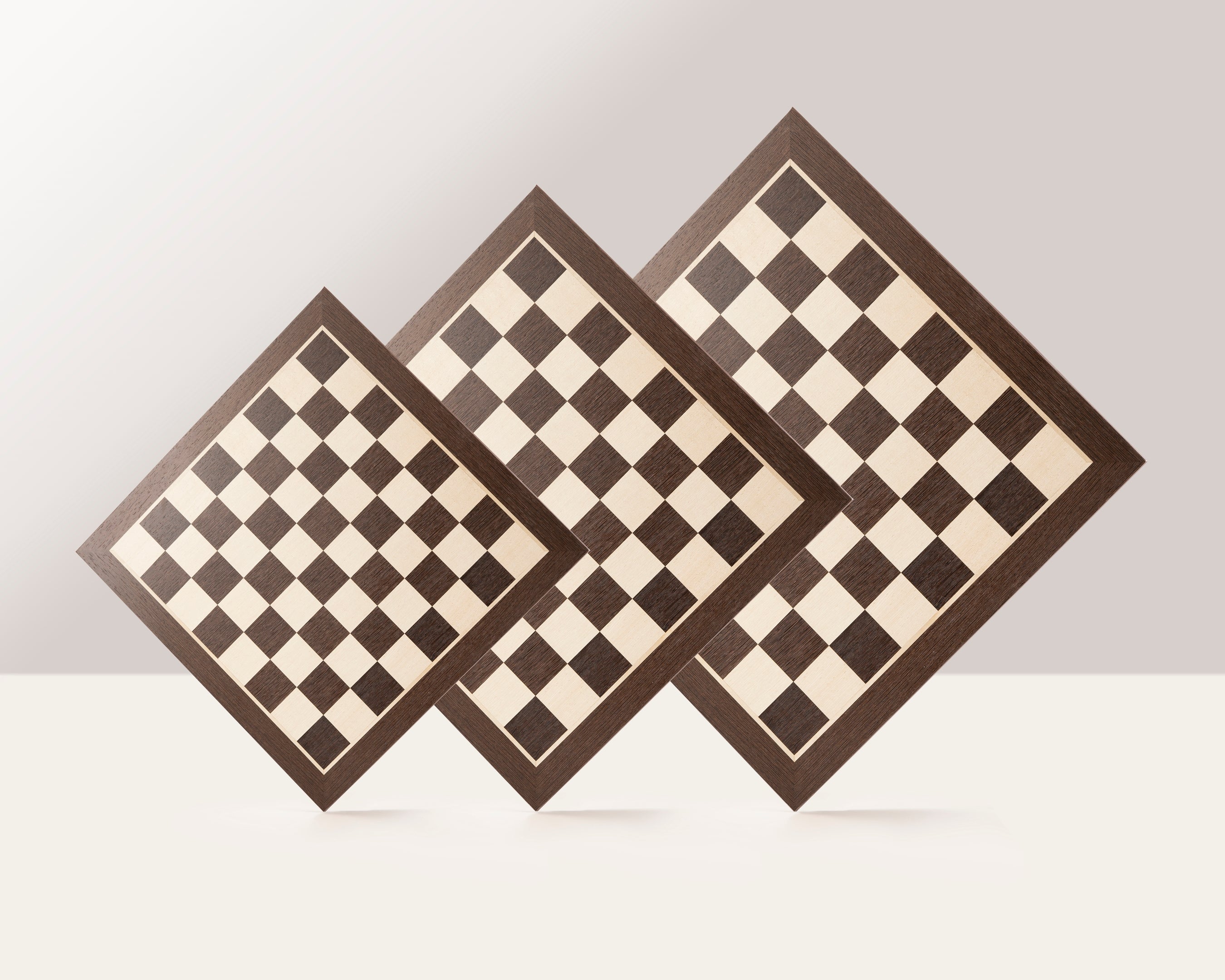 Echiquier en marqueterie de bois de wengé et sycomore - échiquier classique de Taille 5+ sans notation alphanumérique - Echiquier en marqueterie de bois de wengé et sycomore - échiquier classique de Taille 5+ sans notation alphanumérique