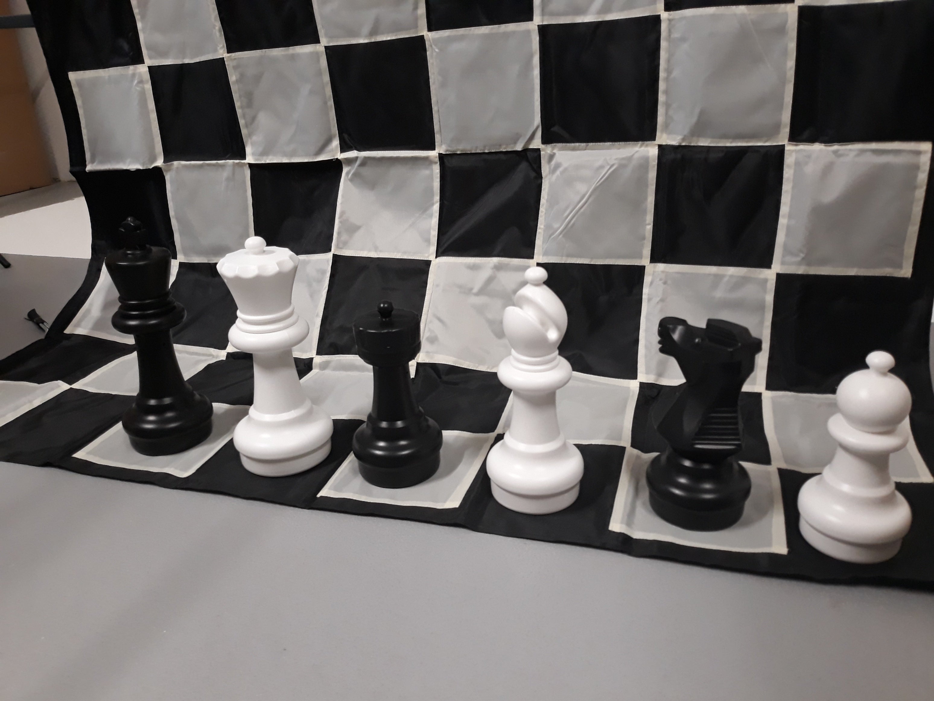 Pièces d'échecs géantes Jardin et extérieur (roi 30 cm) - pièces d'échecs en plastique + échiquier en nylon - Pièces d'échecs géantes Jardin et extérieur (roi 30 cm) - pièces d'échecs en plastique + échiquier en nylon