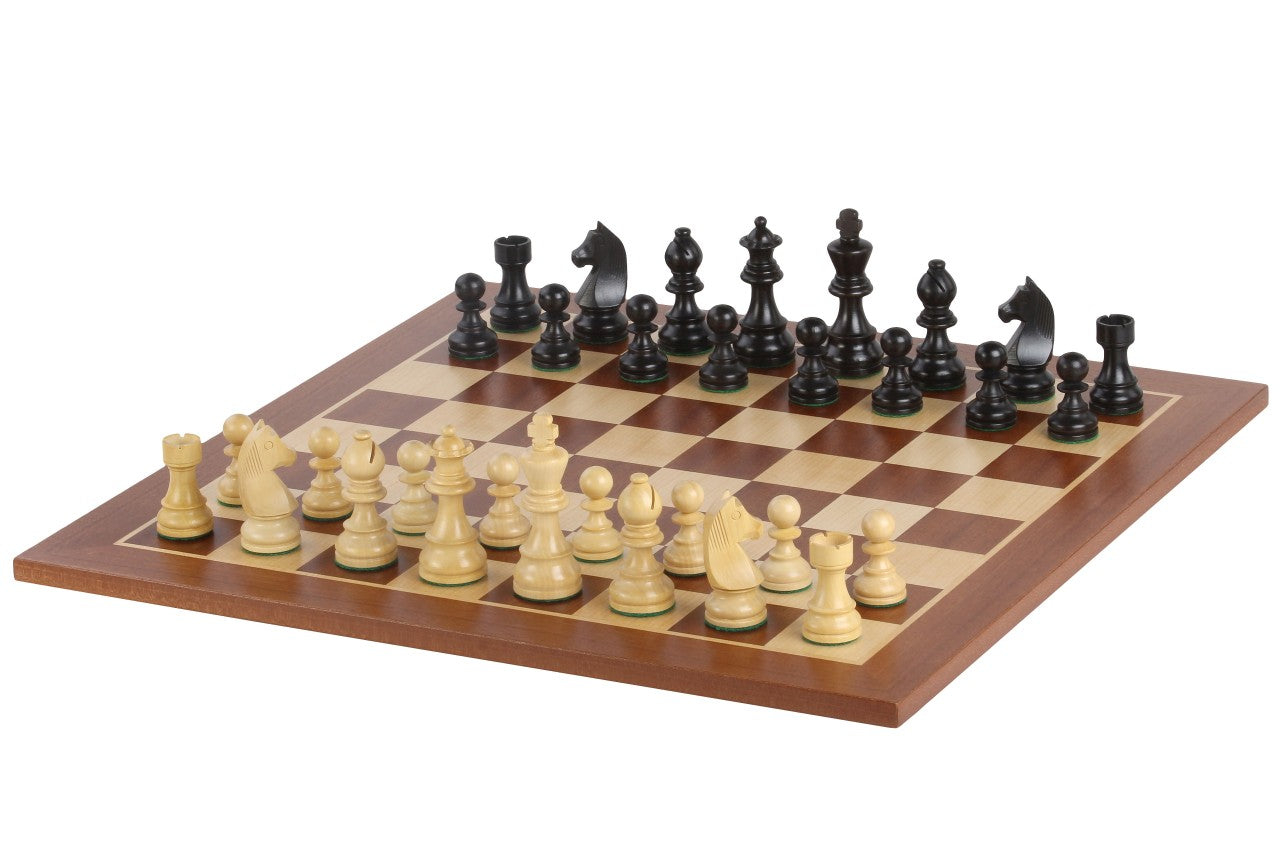 Échiquier avec coordonnées en marqueterie de bois de padouk et sycomore + Pièces d'échecs Timeless Ebonized - Ensemble de taille 5 - Échiquier avec coordonnées en marqueterie de bois de padouk et sycomore + Pièces d'échecs Timeless Ebonized - Ensemble de taille 5