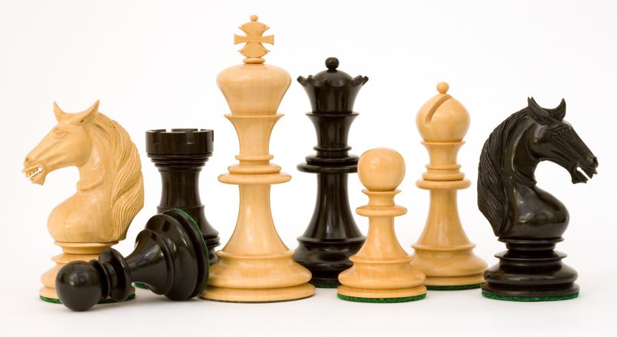 Pièces d'échecs Unicorn en bois d'ébène et de buis - Taille 4,25'' - Pièces d'échecs Unicorn en bois d'ébène et de buis - Taille 4,25''