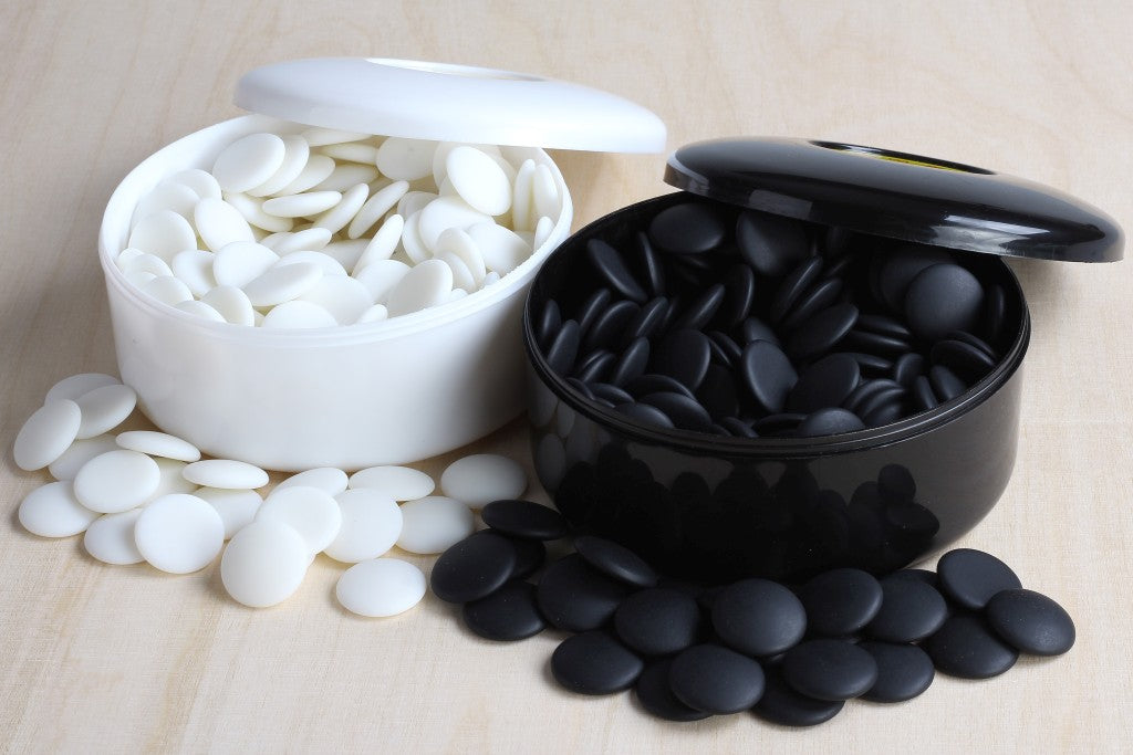 Jeu de Go - pierres de Go en resine - Bols noir et blanc - Jeu de Go - pierres de Go en resine - Bols noir et blanc