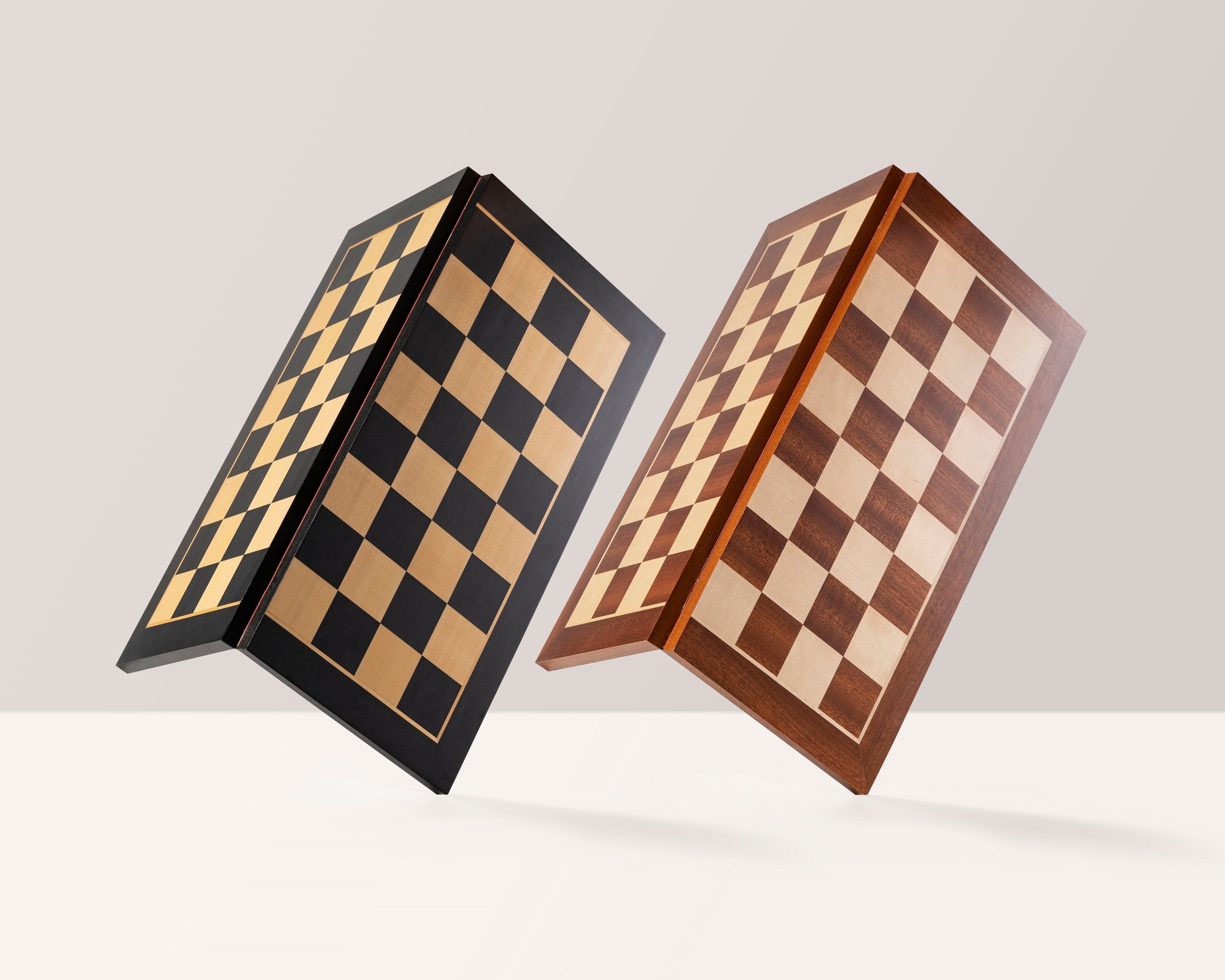 Echiquier pliant en marqueterie de bois d'acajou et sycomore - plateau pliant de Taille 6 sans coordonnées - Echiquier pliant en marqueterie de bois d'acajou et sycomore - plateau pliant de Taille 6 sans coordonnées
