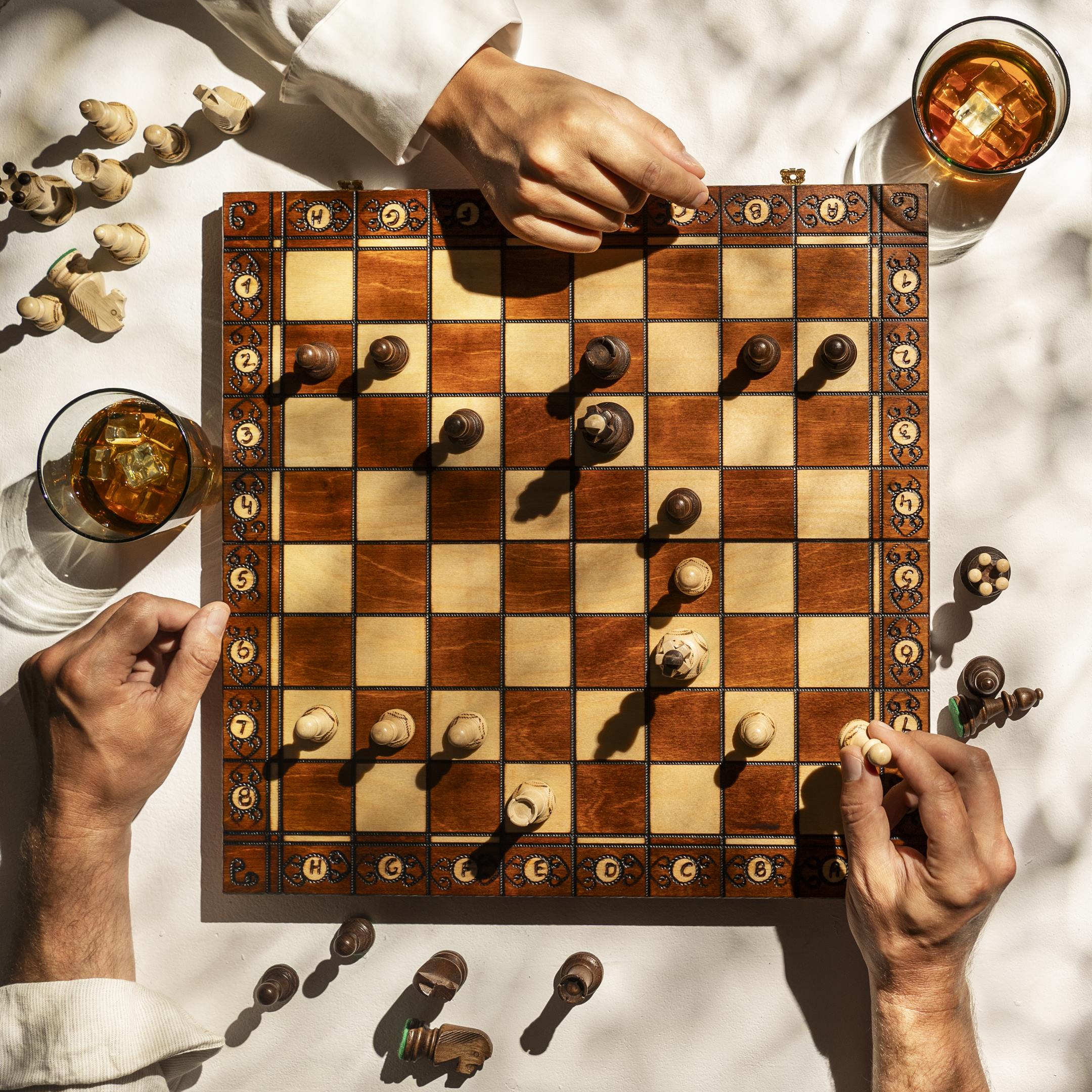 Jeu d'échecs SENATEUR en bois de charme, de taille moyenne (41 x 41cm) - Ensemble Complet - Jeu d'échecs SENATEUR en bois de charme, de taille moyenne (41 x 41cm) - Ensemble Complet