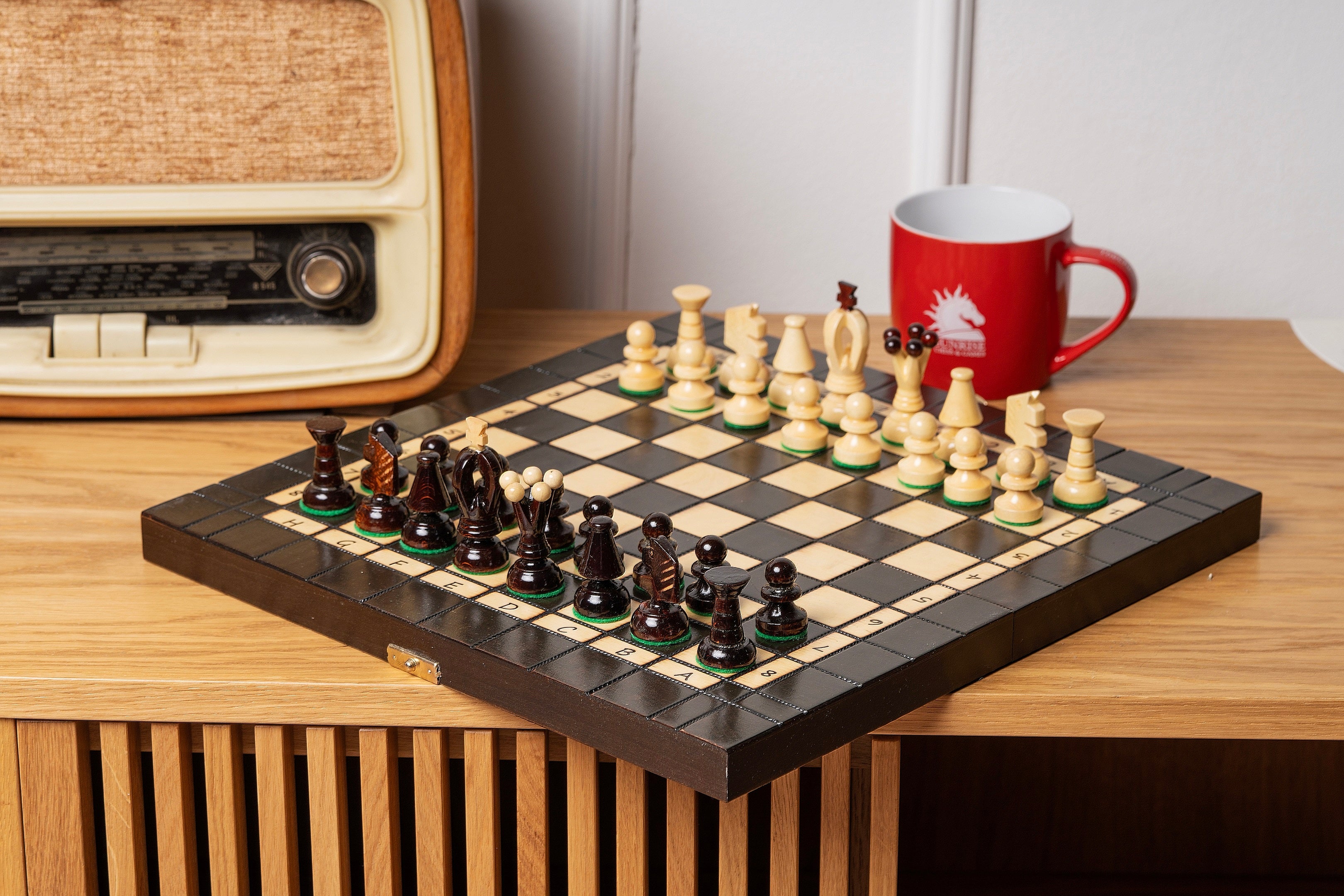 Jeu d'Echecs et de Dames Pliable en bois de charme, de petite taille (35 x 35cm) - Ensemble comprenant deux jeux pour deux joueurs - Jeu d'Echecs et de Dames Pliable en bois de charme, de petite taille (35 x 35cm) - Ensemble comprenant deux jeux pour deux joueurs