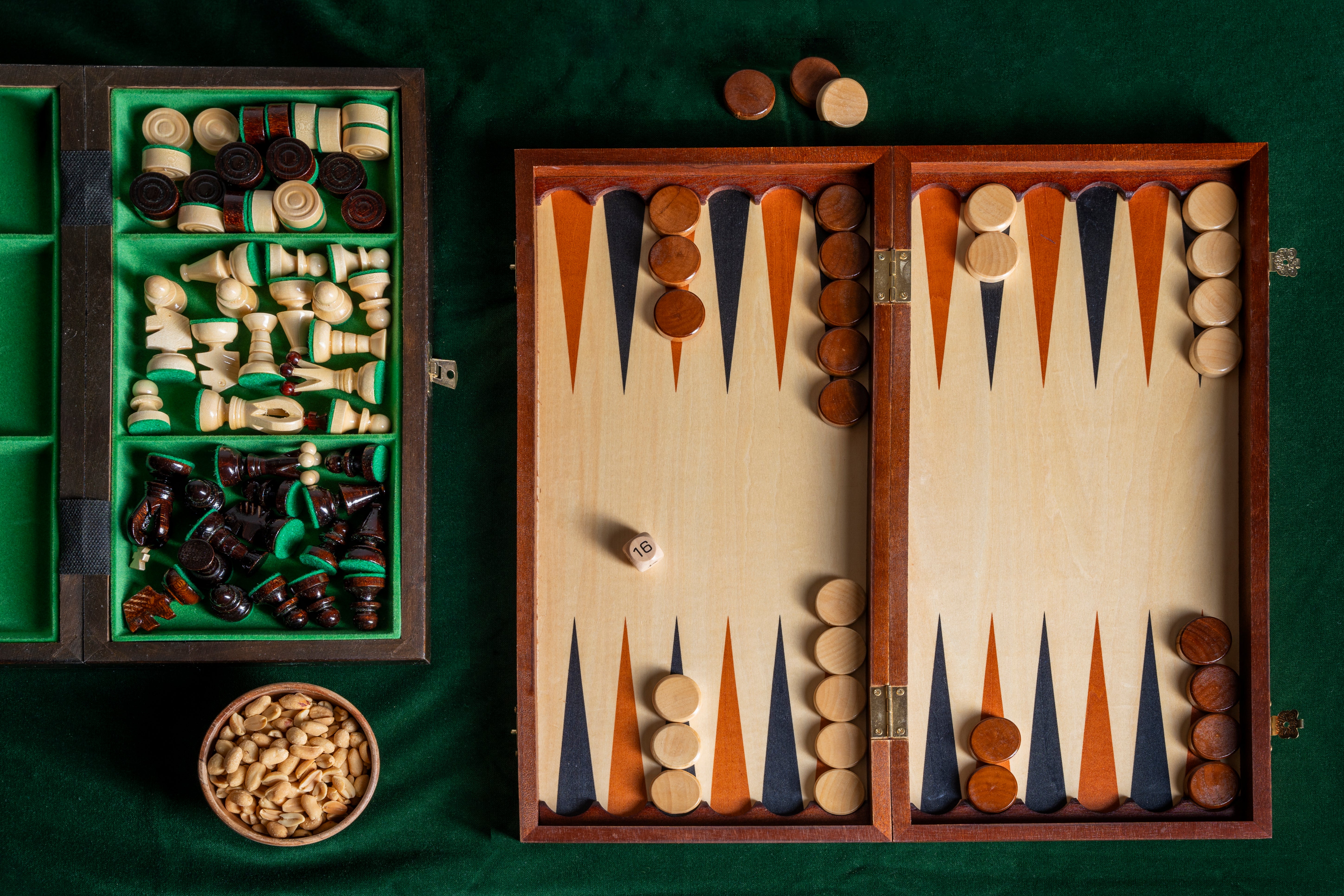 Jeu d'Echecs de Tornoi + Dames + Backgammon en bois de charme, de taille 4 (40,5 x 40,5cm) - Ensemble comprenant trois jeux pour deux joueurs - Jeu d'Echecs de Tornoi + Dames + Backgammon en bois de charme, de taille 4 (40,5 x 40,5cm) - Ensemble comprenant trois jeux pour deux joueurs