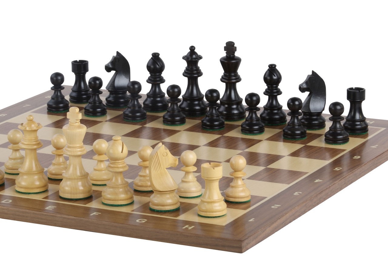 Échiquier avec coordonnées en marqueterie de bois de noyer et sycomore + Pièces d'échecs Timeless Ebonized - Ensemble de taille 6 - Échiquier avec coordonnées en marqueterie de bois de noyer et sycomore + Pièces d'échecs Timeless Ebonized - Ensemble de taille 6
