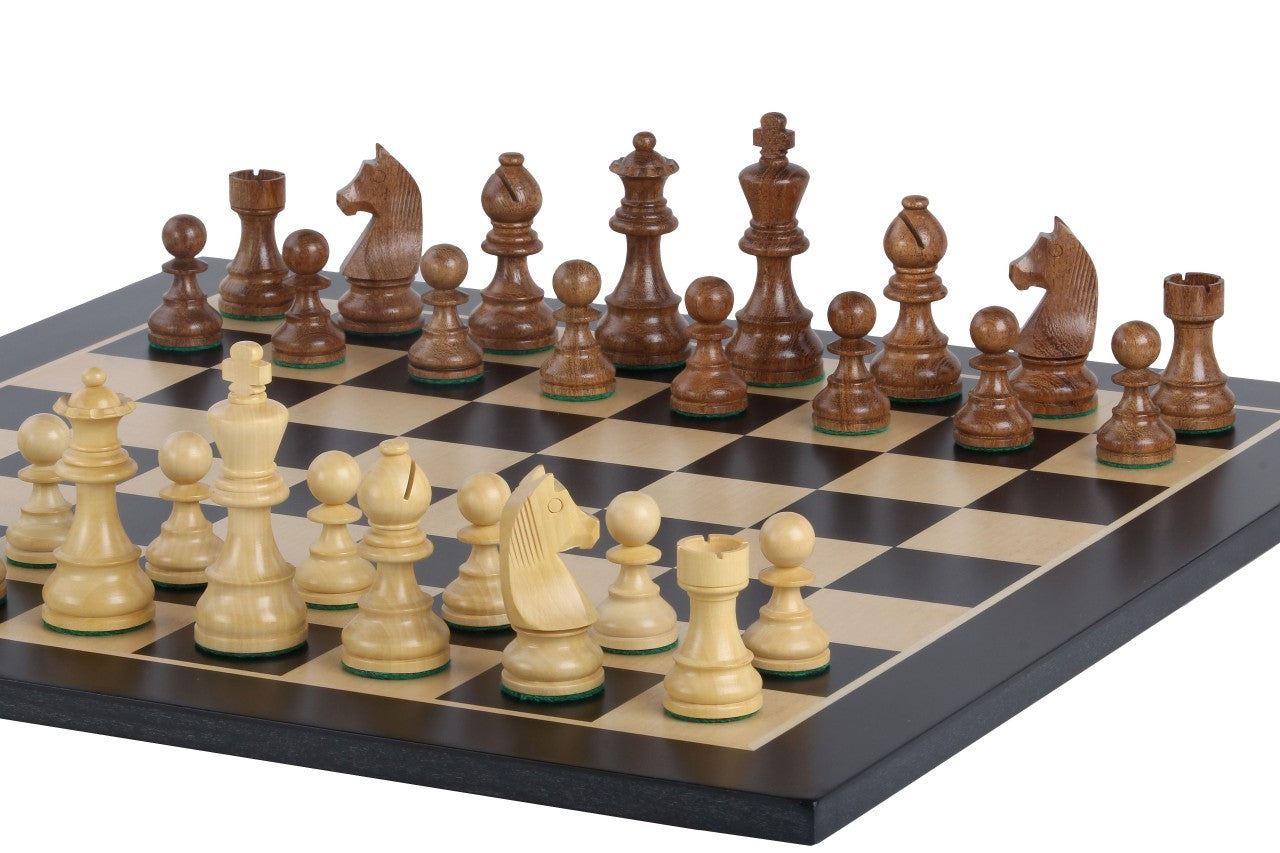 Échiquier en marqueterie de bois de sycomore naturel et teinté + Pièces d'échecs Timeless Acacia - Ensemble de taille 5 - Échiquier en marqueterie de bois de sycomore naturel et teinté + Pièces d'échecs Timeless Acacia - Ensemble de taille 5