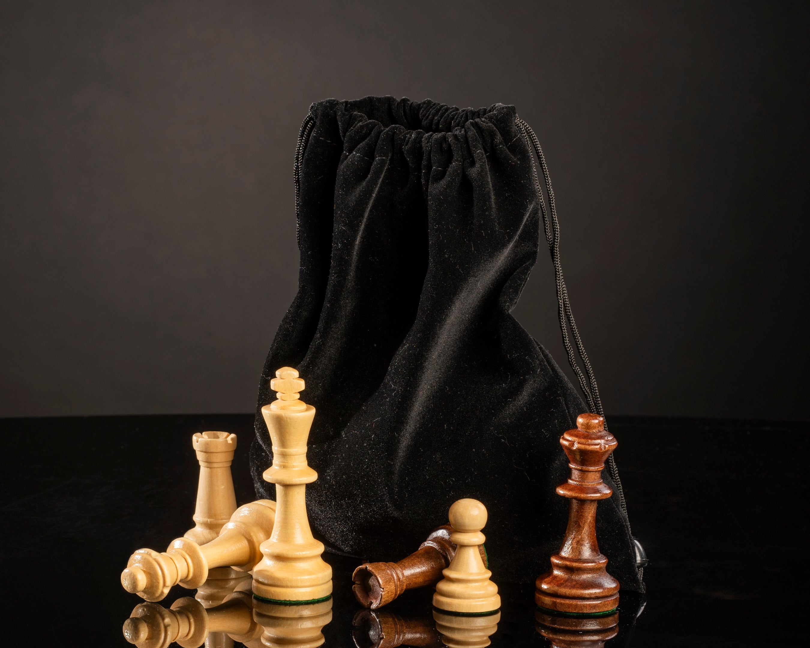 Pièces d’échecs lestées ou non : que choisir ?