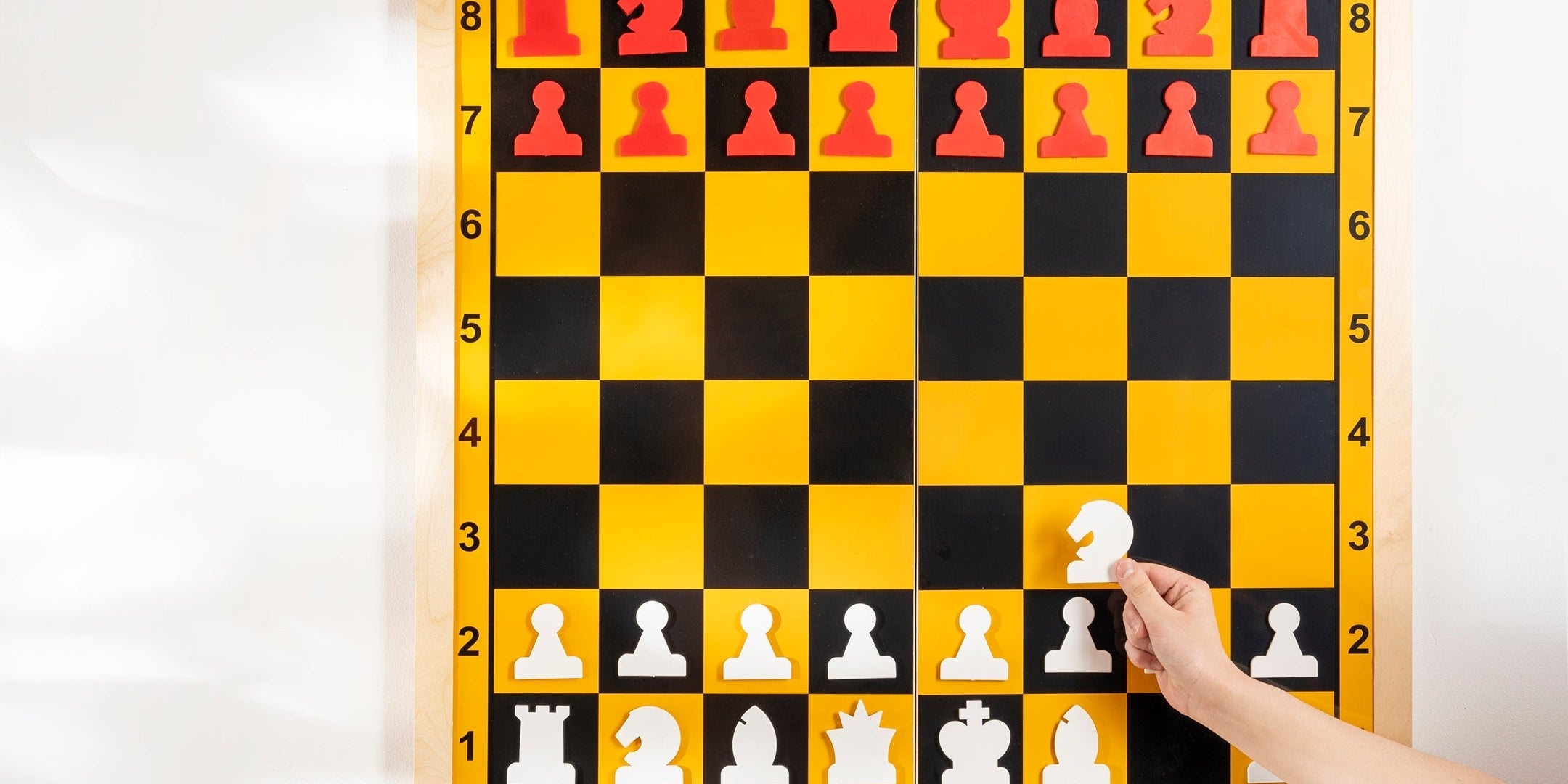 Matériel d’échecs pour écoles et clubs – Échiquiers muraux, kits scolaires et pièces résistantes
