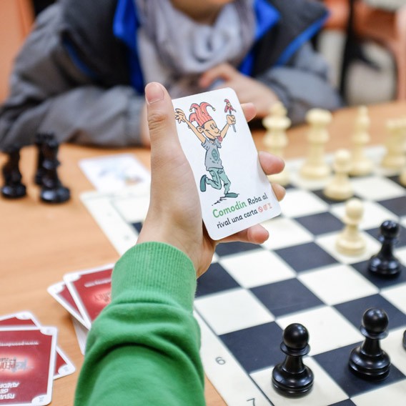Les cartes chanceuses (Lucky cards) - les cartes cartes à jouer pour introduire la chance dans le déroulement d'une partie d'échecs. - Les cartes chanceuses (Lucky cards) - les cartes cartes à jouer pour introduire la chance dans le déroulement d'une partie d'échecs.