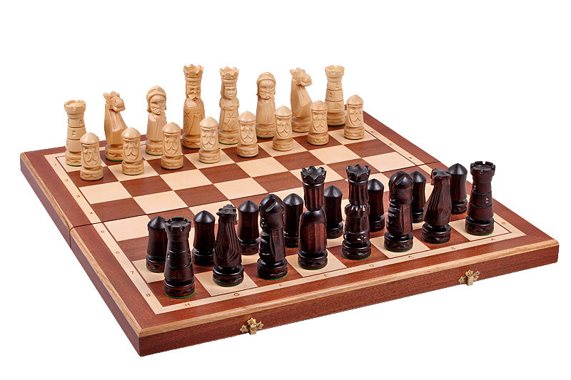 Jeu d'échecs en bois sculpté DU CHÂTEAU (60 x 60 cm) avec l'échiquier en marqueterie de bois d'acajou et sycomore - Jeu d'échecs en bois sculpté DU CHÂTEAU (60 x 60 cm) avec l'échiquier en marqueterie de bois d'acajou et sycomore