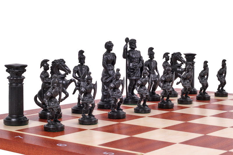 Pièces d'échecs noires et dorées en plastique de style Romain, de taille 6 dans un poly-sac (roi 98 mm) - Pièces d'échecs noires et dorées en plastique de style Romain, de taille 6 dans un poly-sac (roi 98 mm)
