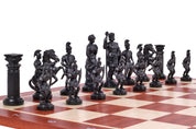 Pièces d'échecs lestées en plastique de style Romain, de couleur crème et noire de taille 6 dan un poly-sac (roi 98 mm)