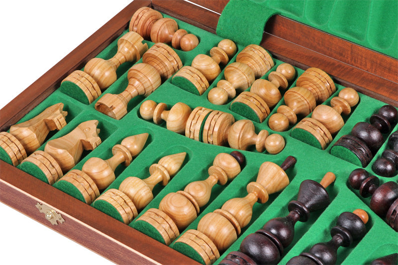 Jeu d'échecs DEBUT en bois de cerisier sauvage avec l'échiquier en marqueterie de bois d'acajou et sycomore, de grande taille (48 x 48cm) - Ensemble Complet - Jeu d'échecs DEBUT en bois de cerisier sauvage avec l'échiquier en marqueterie de bois d'acajou et sycomore, de grande taille (48 x 48cm) - Ensemble Complet
