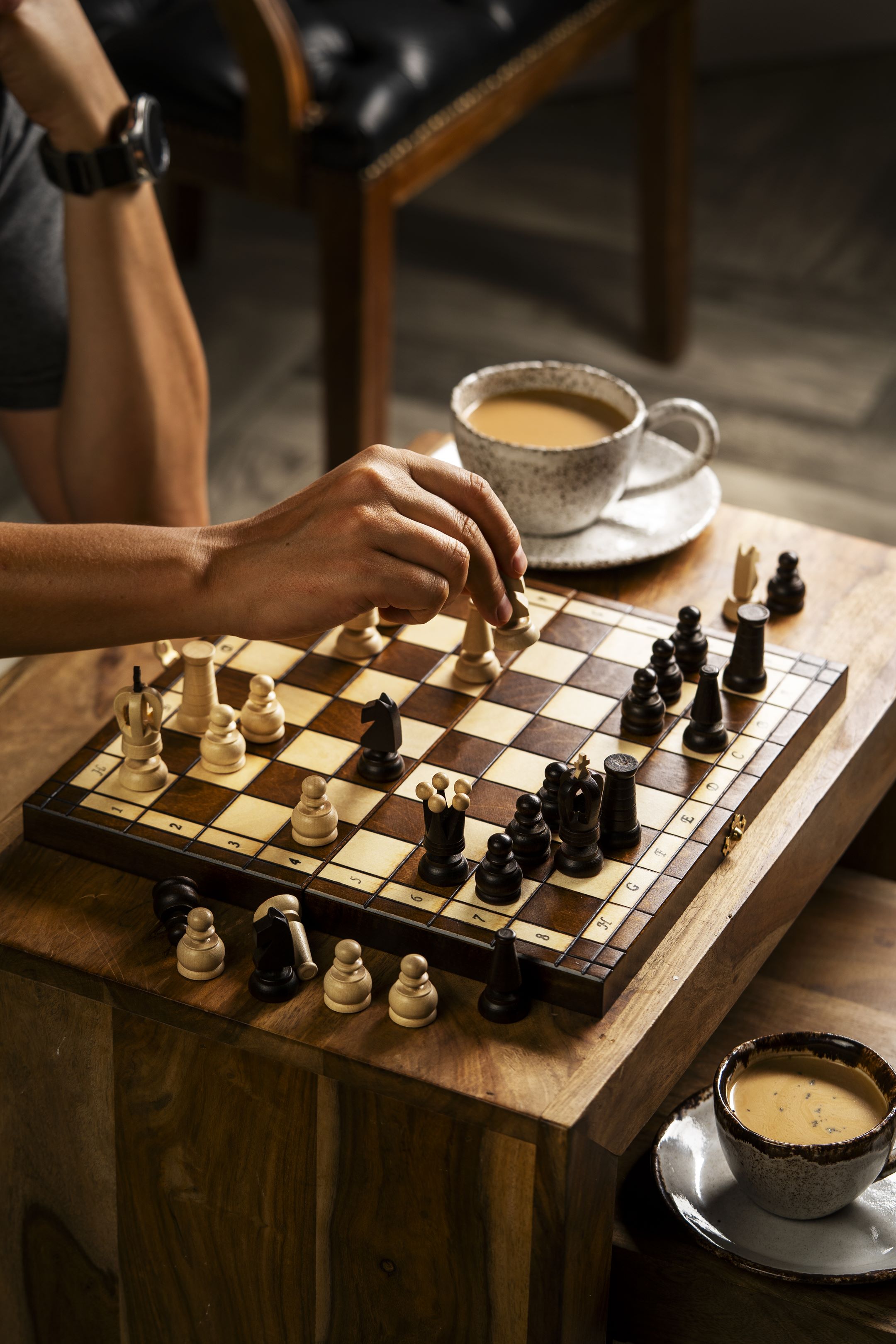 Jeu d'Echecs ROYAL MAXI en bois de charme et de hêtre, de taille moyenne (31 x 31cm) - Ensemble Complet - Jeu d'Echecs ROYAL MAXI en bois de charme et de hêtre, de taille moyenne (31 x 31cm) - Ensemble Complet