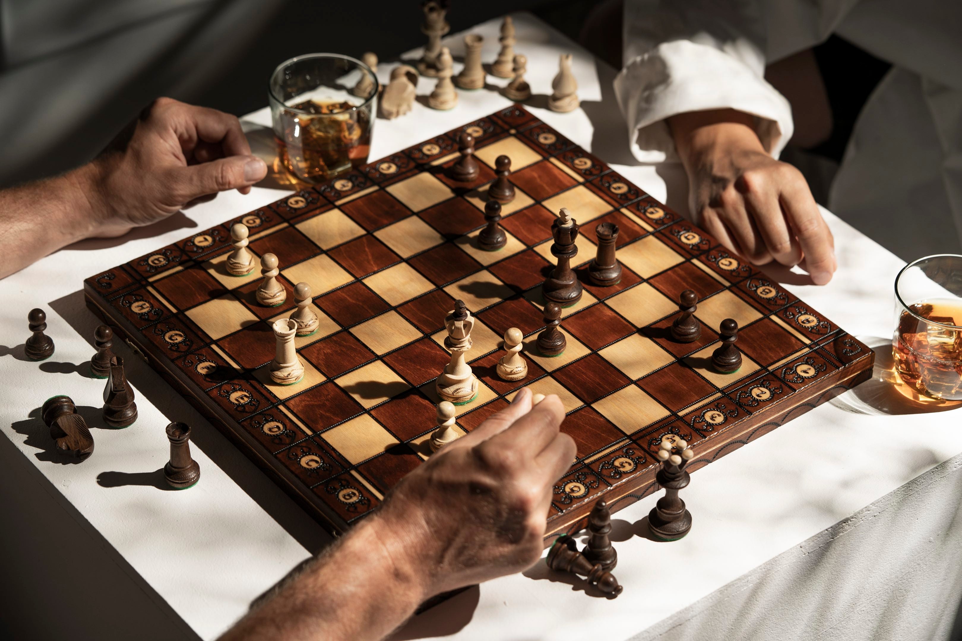 Jeu d'échecs SENATEUR en bois de charme, de taille moyenne (41 x 41cm) - Ensemble Complet - Jeu d'échecs SENATEUR en bois de charme, de taille moyenne (41 x 41cm) - Ensemble Complet