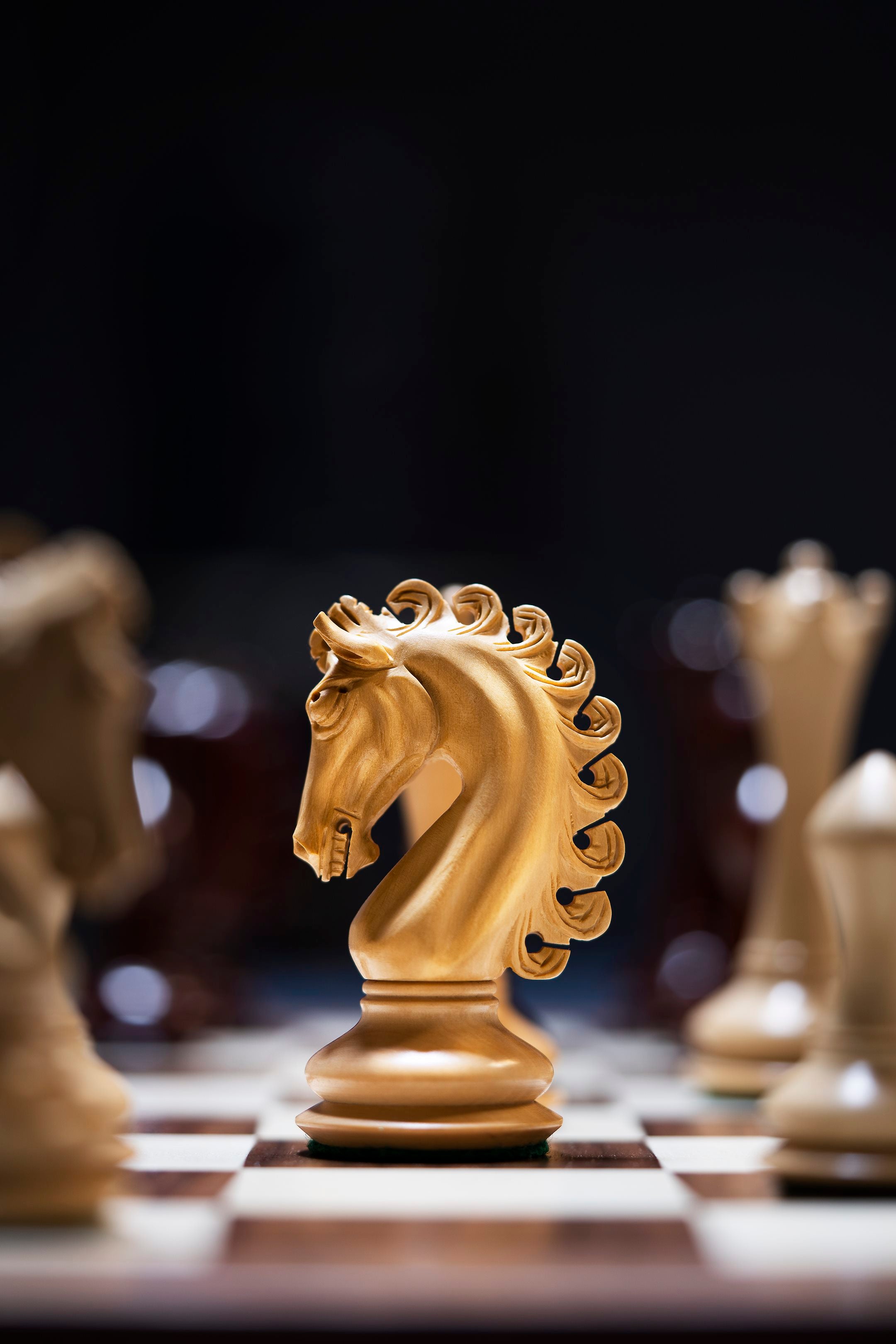  - Pièces d'échecs Empire Redwood en bois de padouk et buis - Taille 4,25''