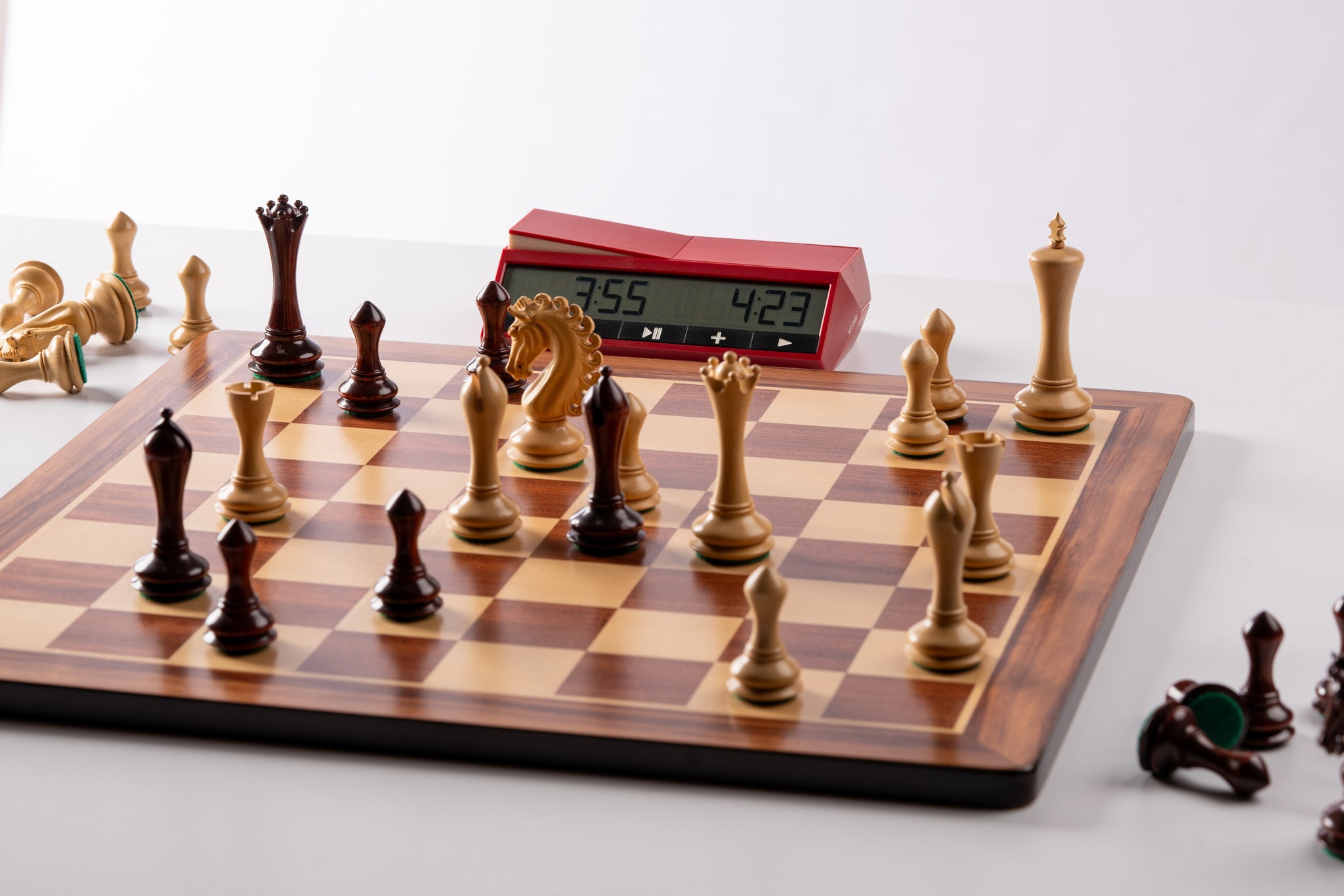  - Pièces d'échecs Empire Redwood en bois de padouk et buis - Taille 4,25''