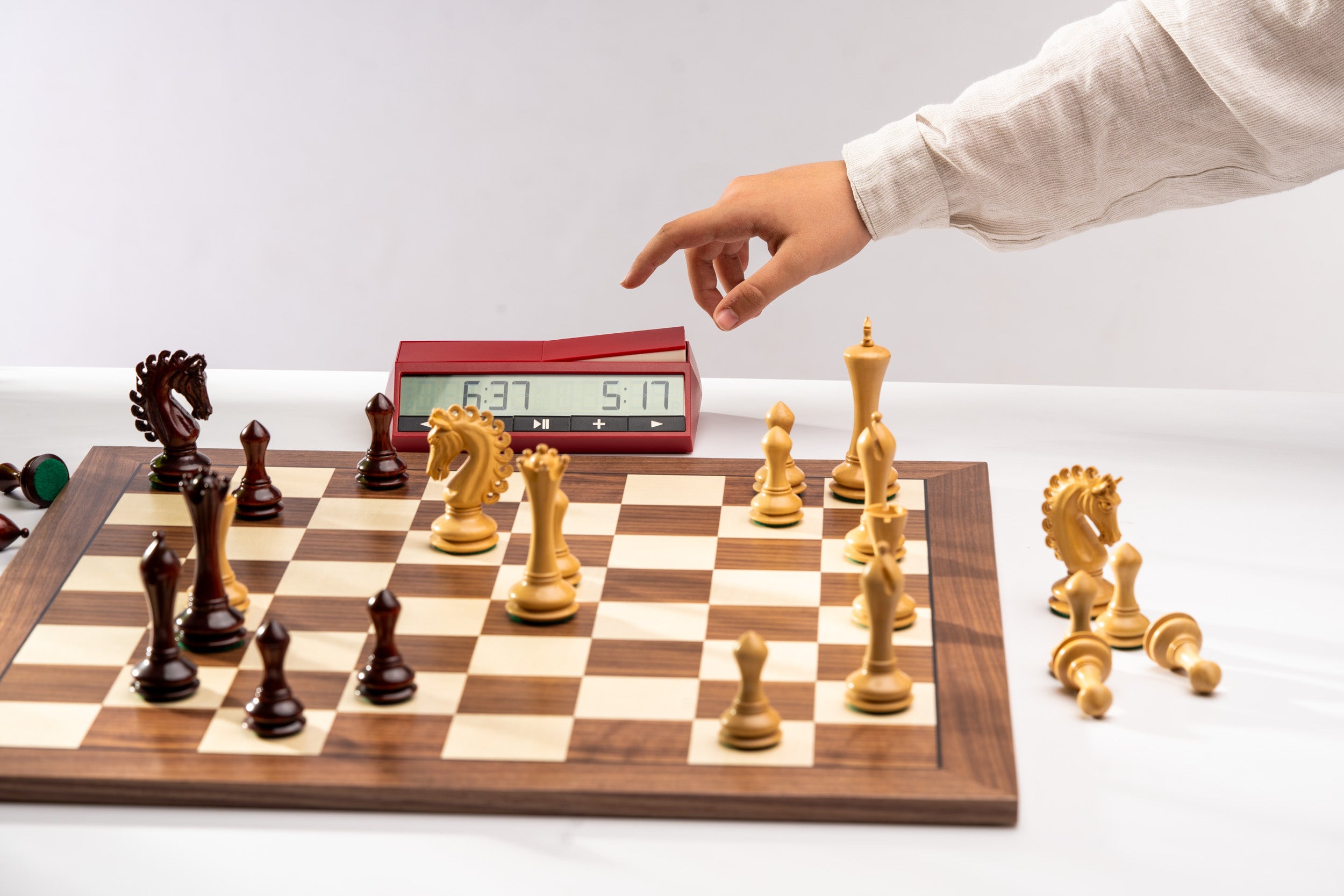  - Pièces d'échecs Empire Redwood en bois de padouk et buis - Taille 4,25''