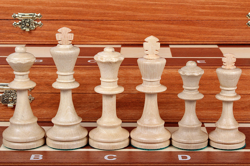 Jeu d'échecs DE TOURNOI No 6 en bois de charme avec l'échiquier en marqueterie de bois d'acajou et sycomore, de grande taille (54 x 54cm) - Ensemble Complet - Jeu d'échecs DE TOURNOI No 6 en bois de charme avec l'échiquier en marqueterie de bois d'acajou et sycomore, de grande taille (54 x 54cm) - Ensemble Complet