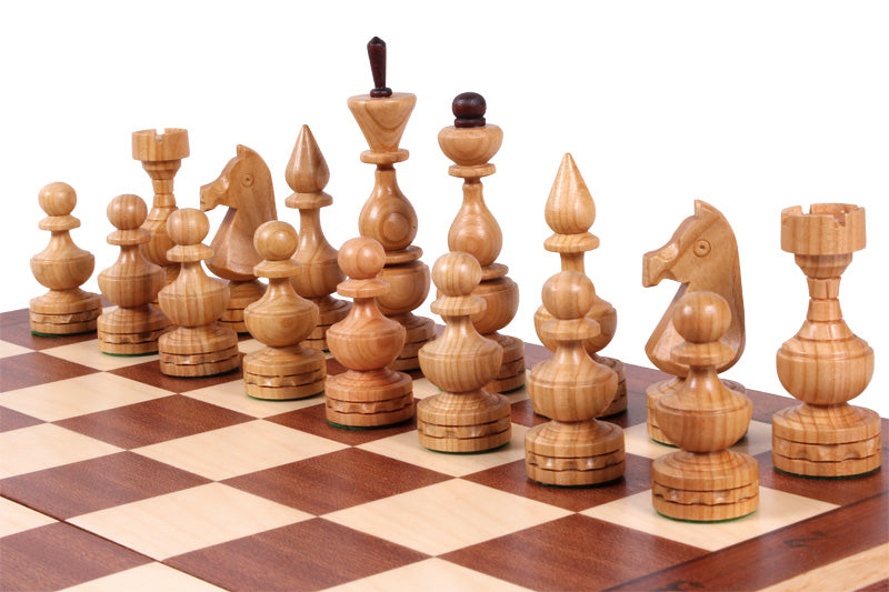 Jeu d'échecs DEBUT en bois de cerisier sauvage avec l'échiquier en marqueterie de bois d'acajou et sycomore, de grande taille (48 x 48cm) - Ensemble Complet - Jeu d'échecs DEBUT en bois de cerisier sauvage avec l'échiquier en marqueterie de bois d'acajou et sycomore, de grande taille (48 x 48cm) - Ensemble Complet