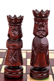 Jeu d'Echecs DU CHÂTEAU sculpté en bois de tilleul, de taille moyenne (50 x 50cm) - Ensemble Complet