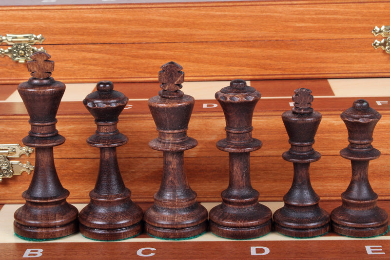 Jeu d'échecs DE TOURNOI No 6 en bois de charme avec l'échiquier en marqueterie de bois d'acajou et sycomore, de grande taille (54 x 54cm) - Ensemble Complet - Jeu d'échecs DE TOURNOI No 6 en bois de charme avec l'échiquier en marqueterie de bois d'acajou et sycomore, de grande taille (54 x 54cm) - Ensemble Complet