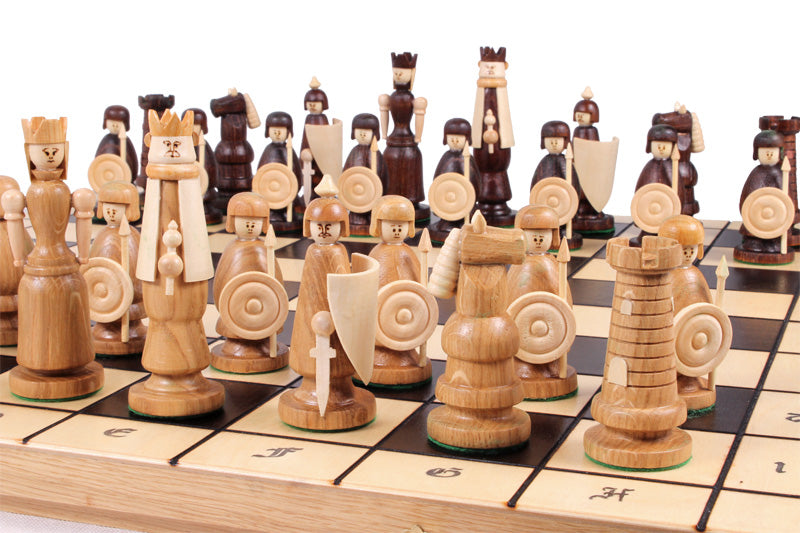 Jeu d'Echecs MAGNAT en bois de chêne, de cerisier sauvage et de sycomore, de grande taille  (55 x 55cm) - Ensemble Complet - Jeu d'Echecs MAGNAT en bois de chêne, de cerisier sauvage et de sycomore, de grande taille  (55 x 55cm) - Ensemble Complet