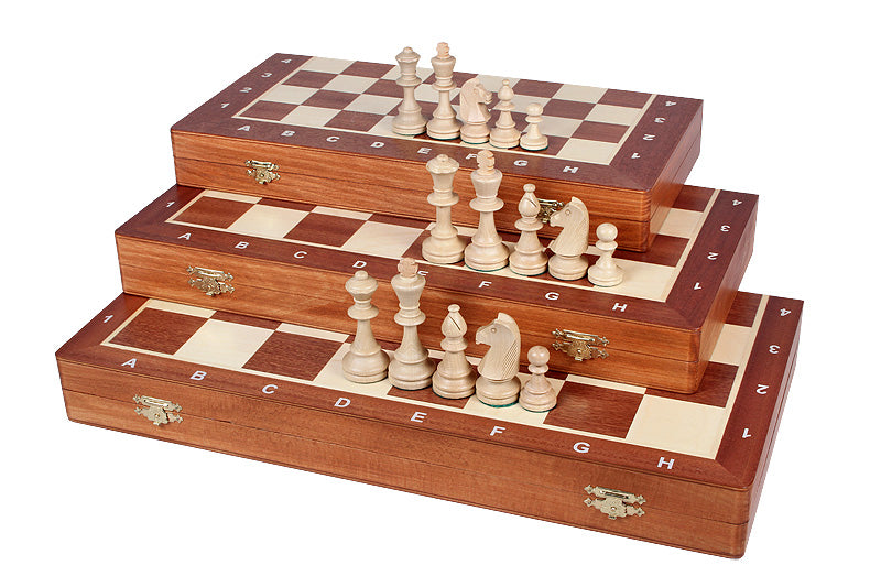 Jeu d'échecs DE TOURNOI No 6 en bois de charme avec l'échiquier en marqueterie de bois d'acajou et sycomore, de grande taille (54 x 54cm) - Ensemble Complet - Jeu d'échecs DE TOURNOI No 6 en bois de charme avec l'échiquier en marqueterie de bois d'acajou et sycomore, de grande taille (54 x 54cm) - Ensemble Complet