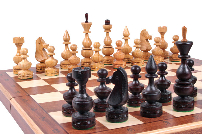 Jeu d'échecs DEBUT en bois de cerisier sauvage avec l'échiquier en marqueterie de bois d'acajou et sycomore, de grande taille (48 x 48cm) - Ensemble Complet - Jeu d'échecs DEBUT en bois de cerisier sauvage avec l'échiquier en marqueterie de bois d'acajou et sycomore, de grande taille (48 x 48cm) - Ensemble Complet